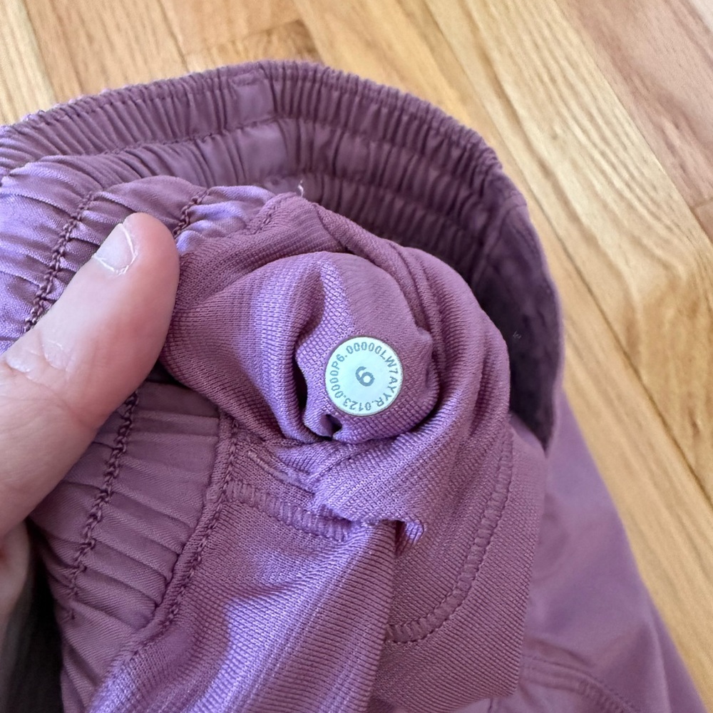 Light Purple/Pink Lululemon Hotty Hot Shorts Size 6 2.5” - Picture 3 of 3